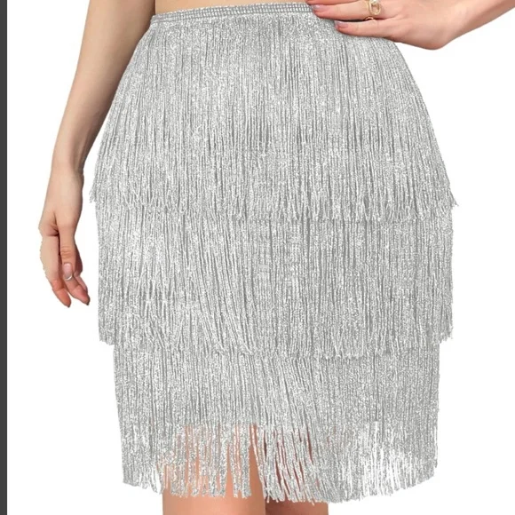 *NWT* Womens small silver sparkly fringe skirt - Picture 2 of 3